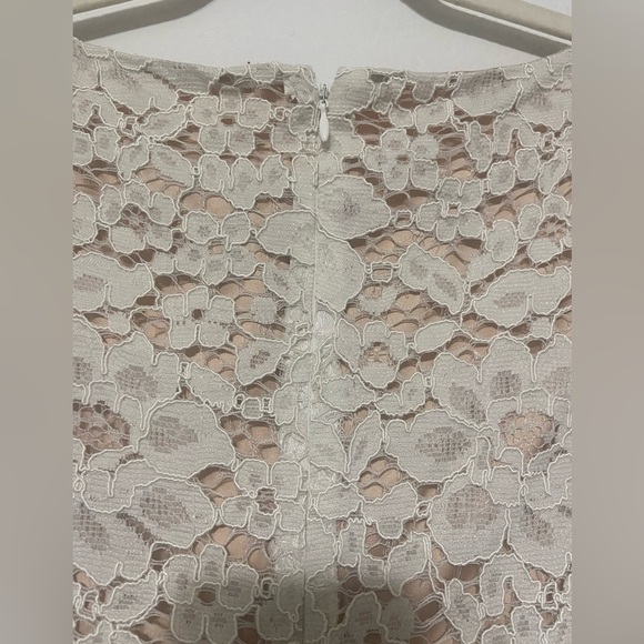 Vince Camuto women's 6 ivory lace overlay shift dress w/ 3/4 sleeves w/ ruffles - Picture 6 of 6